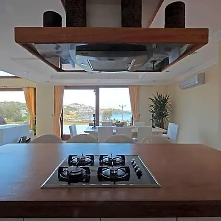 Bodrum Sleeps 10 Pool Air Con 빌라