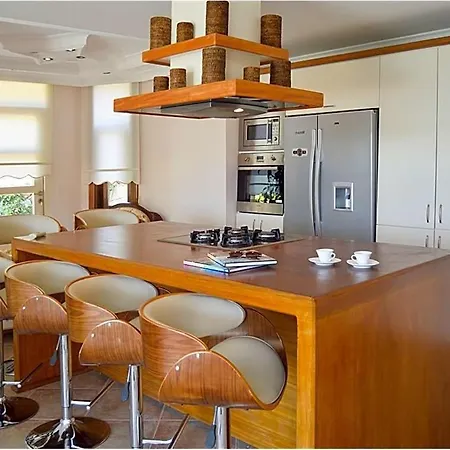 Bodrum Sleeps 10 Pool Air Con 빌라 얄리카베크